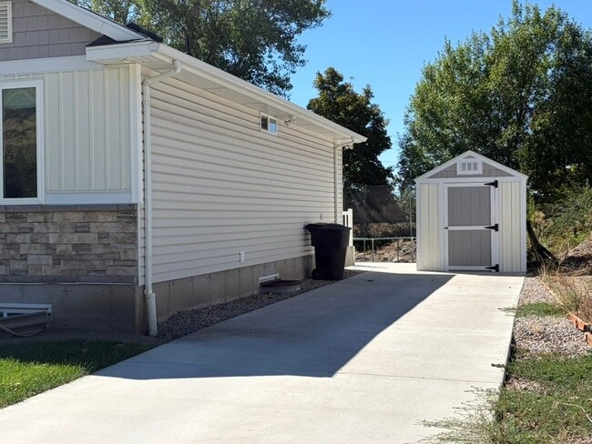 Building Photo - 1204 Sunrise Ln