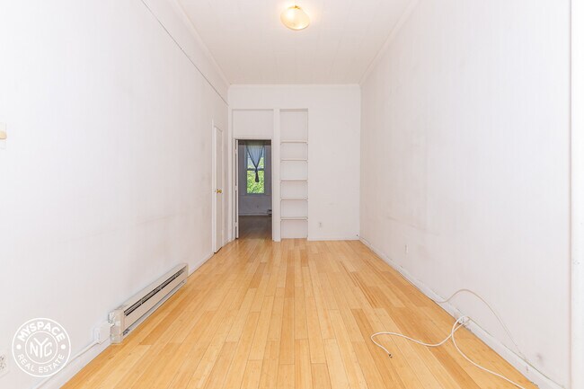 Foto del edificio - 304 Troutman St