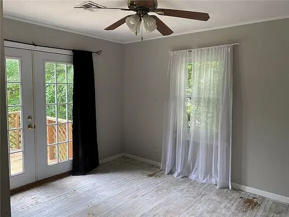 Dormitorio principal con puertas francesas a la terraza. - 209 W Haddock St