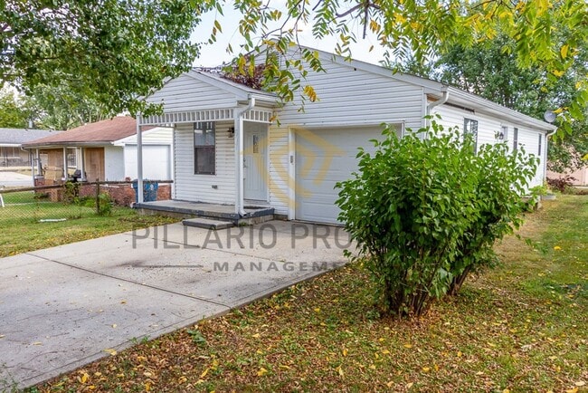Building Photo - Cozy & Updated 2-Bedroom Home with Garage ...