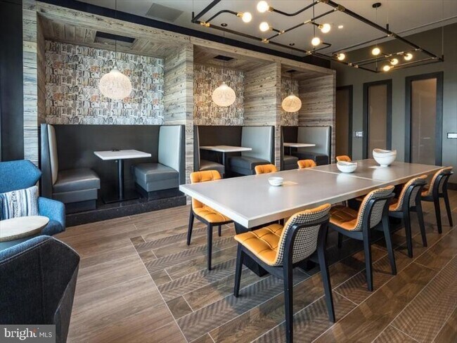 Foto del edificio - 4850 Rugby Ave