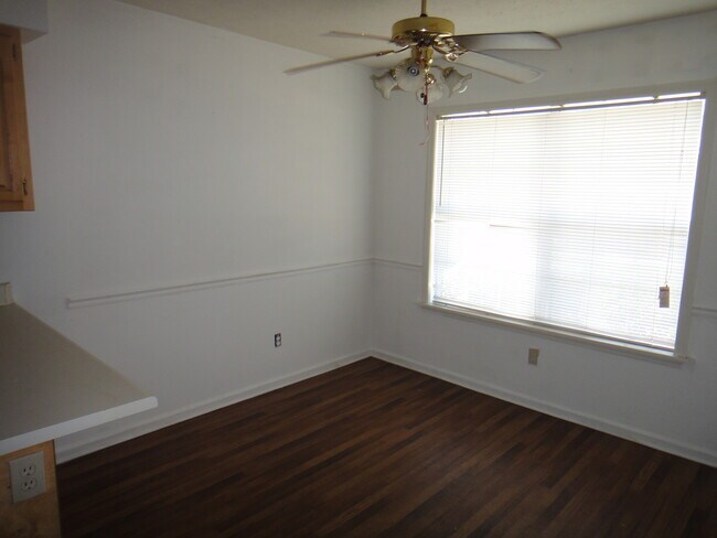 Foto del edificio - 3 Bedroom Duplex in Harmon Estates