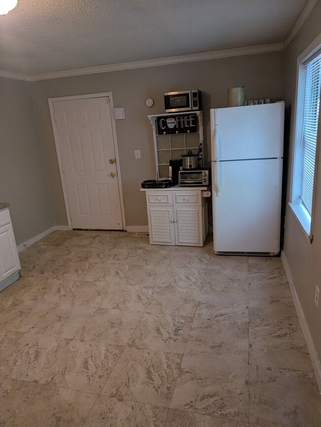 Building Photo - 30 Tempie Dr
