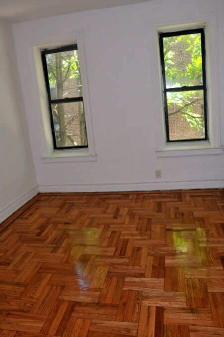 Building Photo - 221 E 16th St