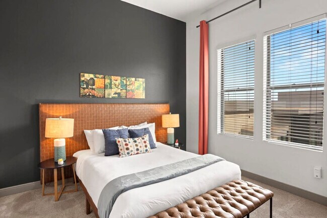 Foto del edificio - 555 N College Ave