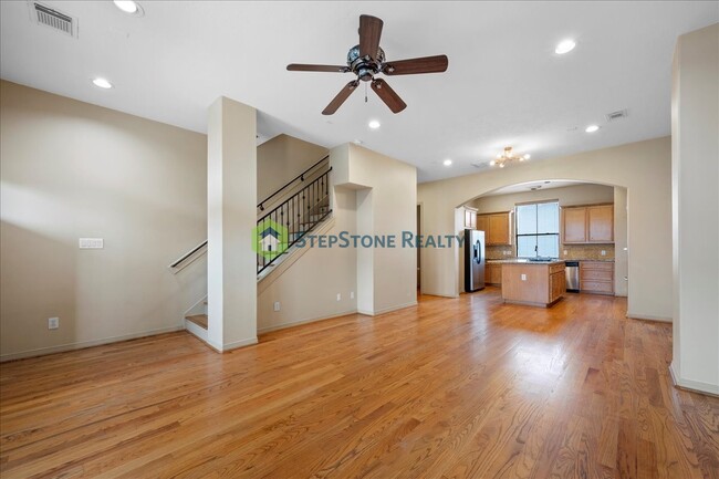 Building Photo - 3417 Home St