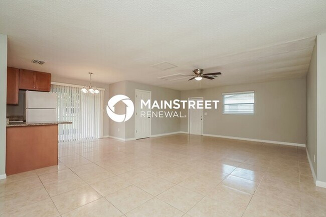 Foto del edificio - 3 Bedroom Pet-Friendly Home in Fort Myers, FL with Main Street Renewal