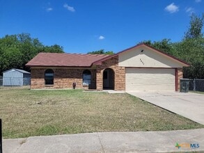 Building Photo - 2407 Lago Trail