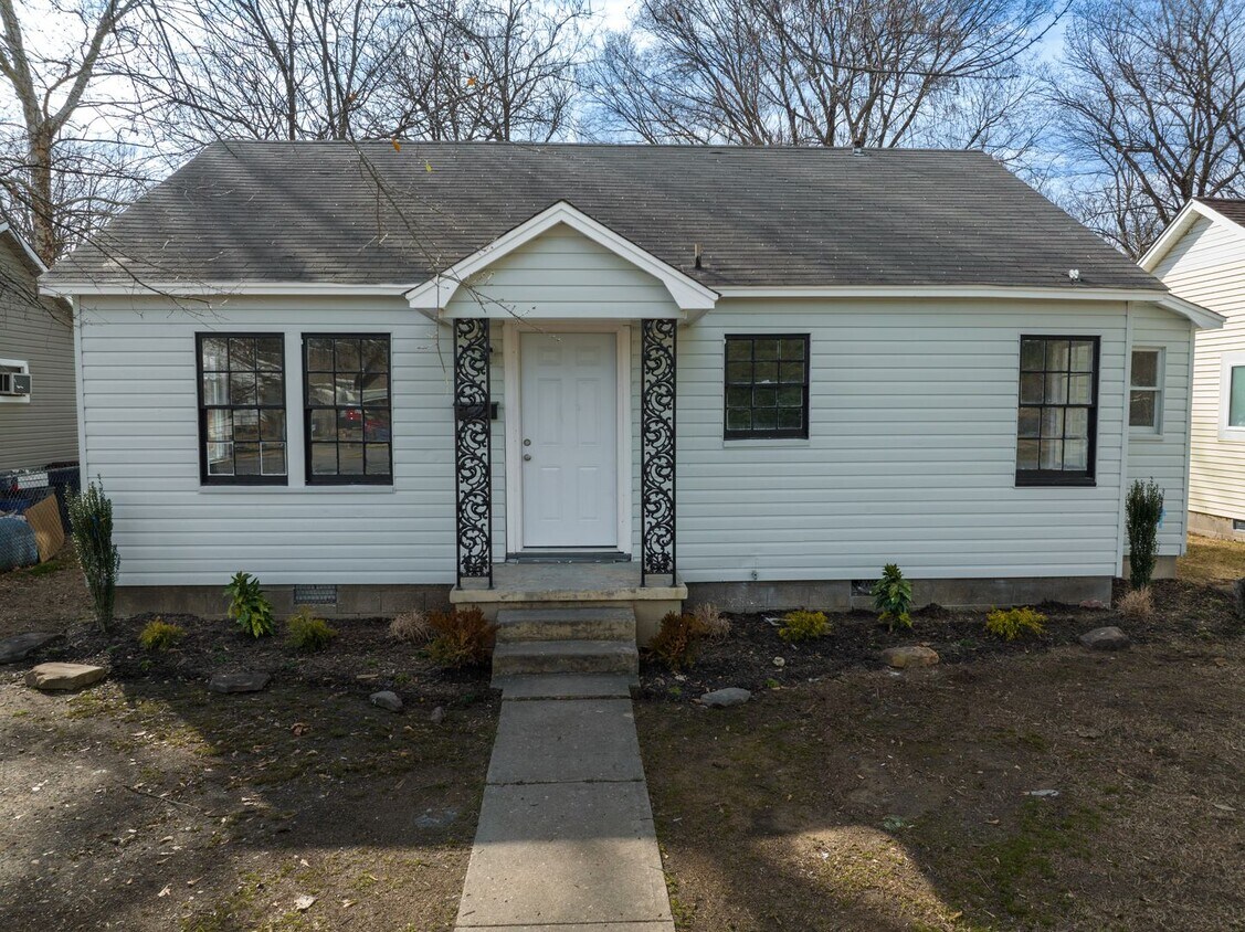 Primary Photo - Freshly Updated 2 Bedroom House