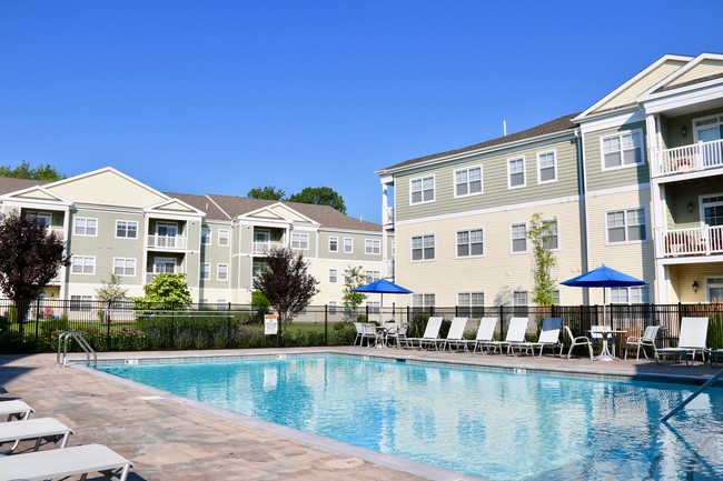 Piscina - Broadleaf Boulevard Apartments