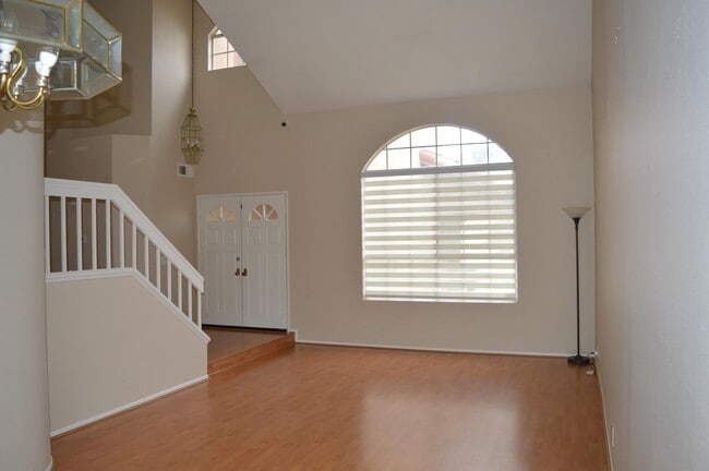 Building Photo - 1141 Vista Lomas Ln