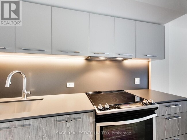 Building Photo - 15 Baseball Pl