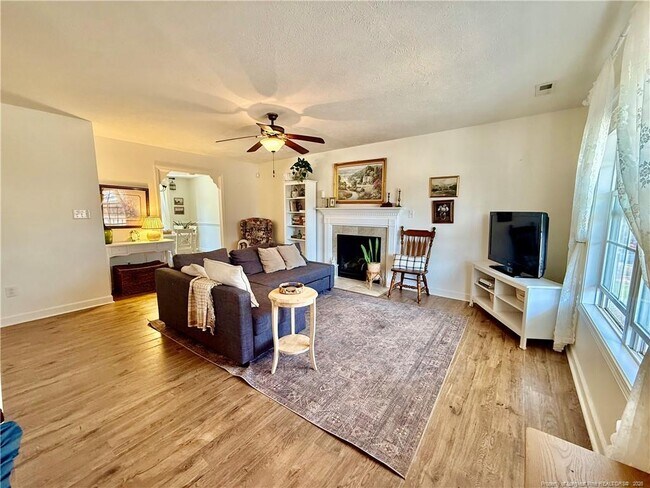 Foto del edificio - 234 Pender Rd