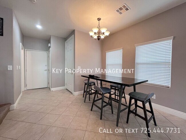 Building Photo - 2 BEDROOM TOWNHOME W/ LOFT IN HENDERSON!