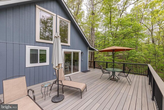 Building Photo - 1249 Lakeview Dr