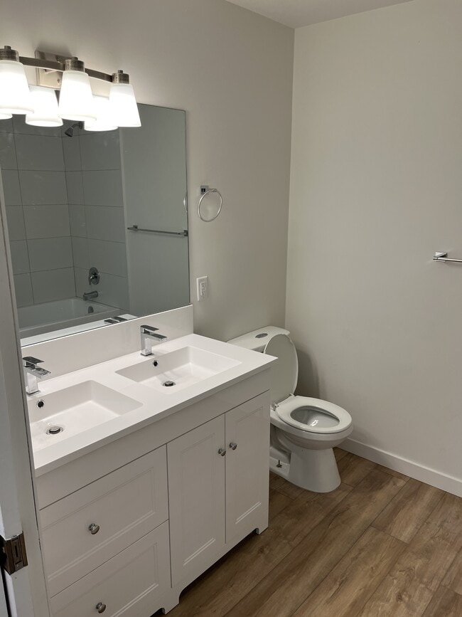 Building Photo - 501 Sixth St