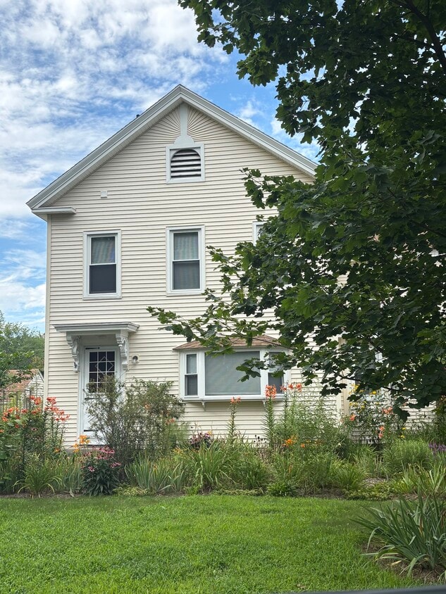 Building Photo - 29 Spaulding St