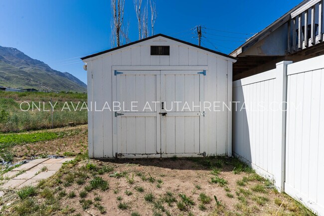 Building Photo - 692 E 180 N