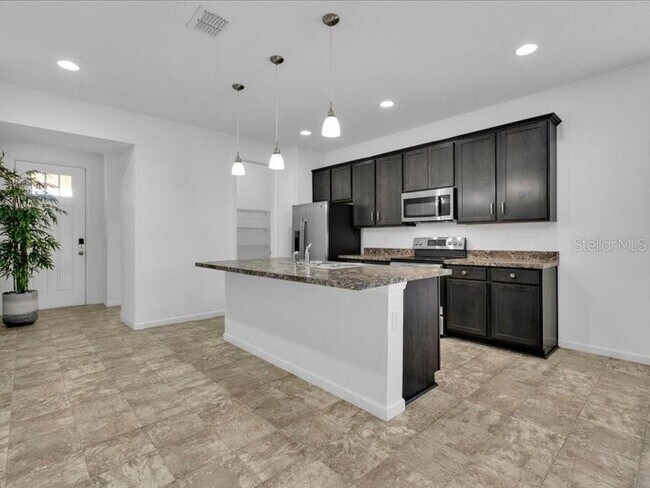 Building Photo - 380 Lake Smart Cir