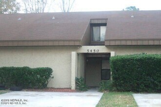 Building Photo - 5450 Pinehaven Ct