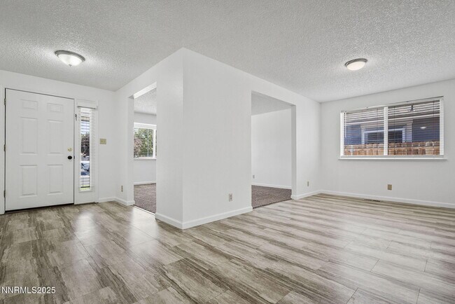 Foto del edificio - 600 Silver Lace Blvd