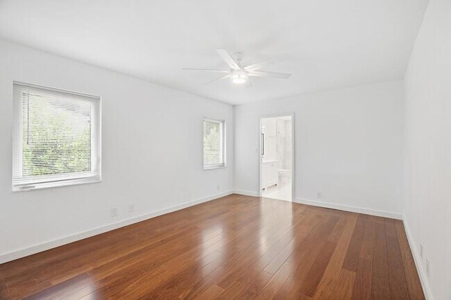 Foto del edificio - 235 NW 3rd Ct