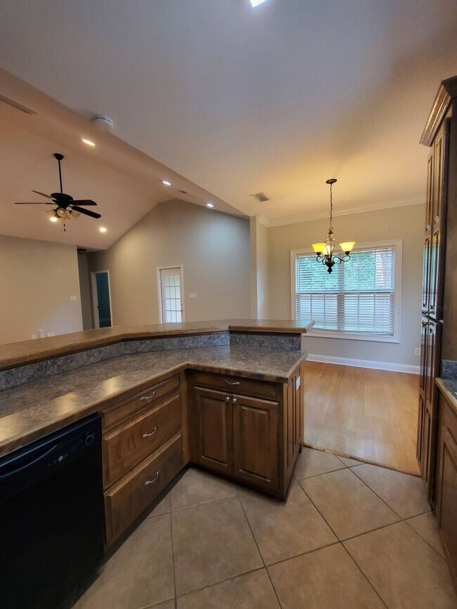 Foto del edificio - Stunning 3-Bedroom Home in the Heart of Ge...