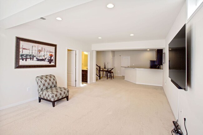 Foto del edificio - 7311 Hayfield Rd