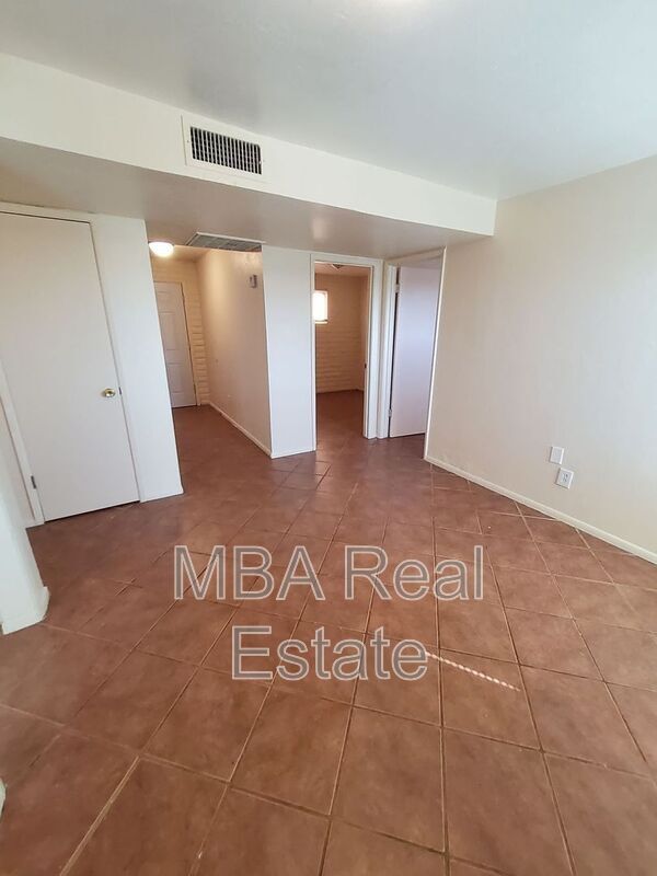 Foto del edificio - 318 W 2nd Ave