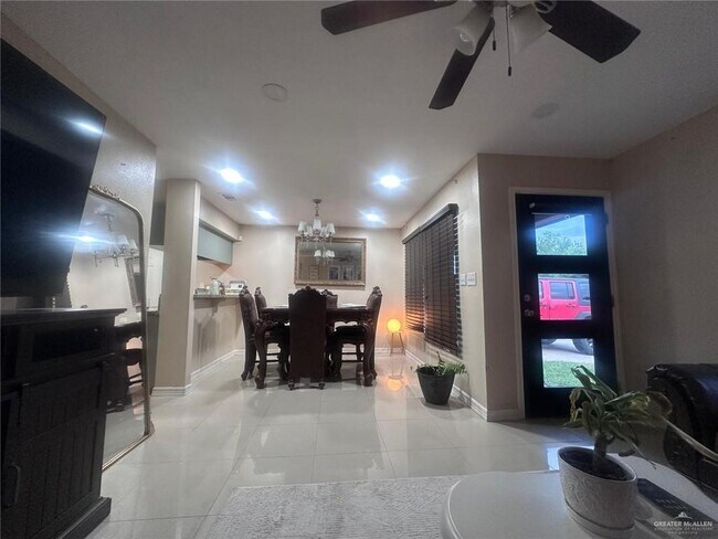 Foto del edificio - 907 E Pebble Dr