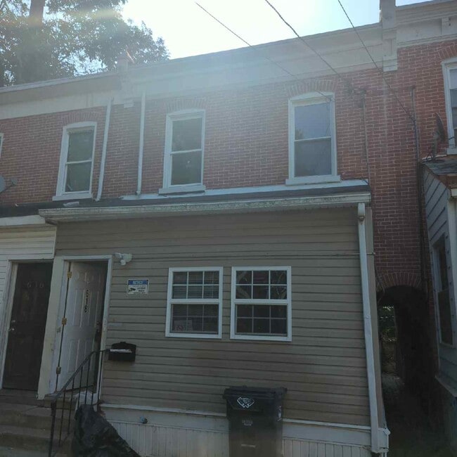 Photo - 618 S Connell St House