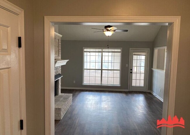 Building Photo - 7445 Kingcrest Cove