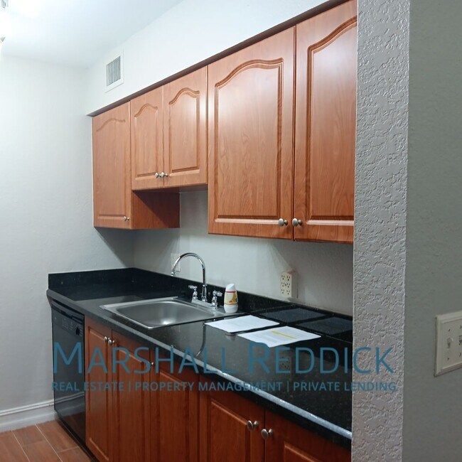 Foto del edificio - 1 Bed 1 bath off Summerlin