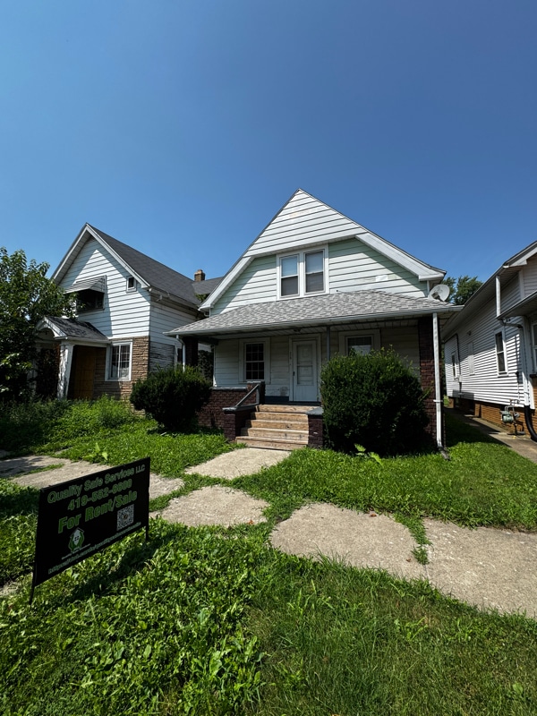 Primary Photo - 319 E Streicher St