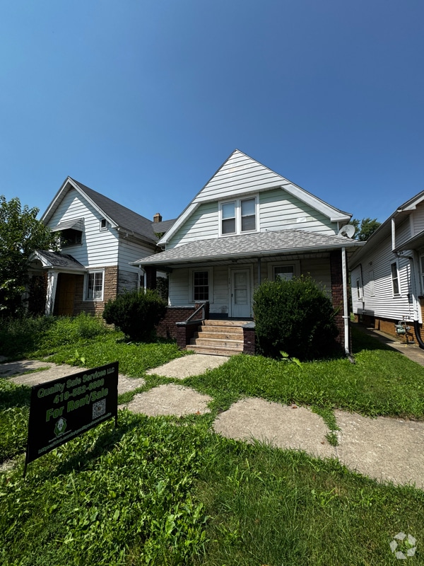 Building Photo - 319 E Streicher St