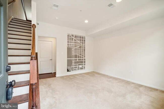Building Photo - 5528 Glover Park Dr