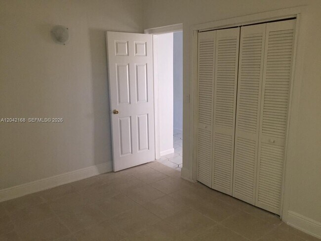 Foto del edificio - 1617 NE 177th St