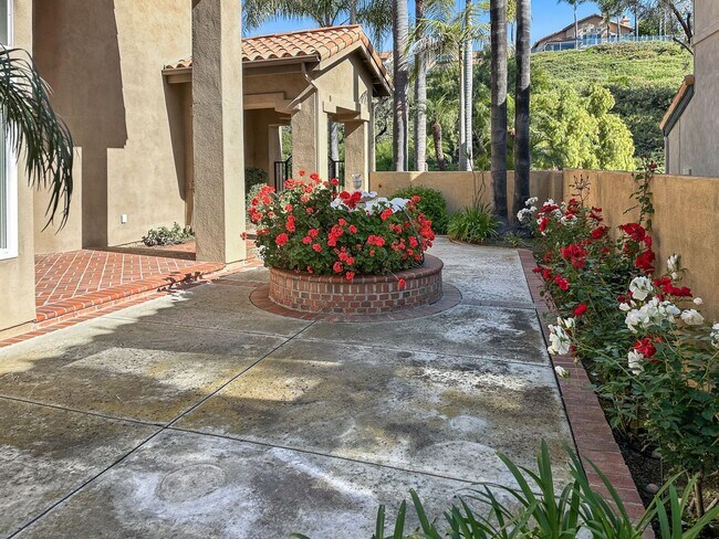 Building Photo - Beautiful Marina Hills Home!