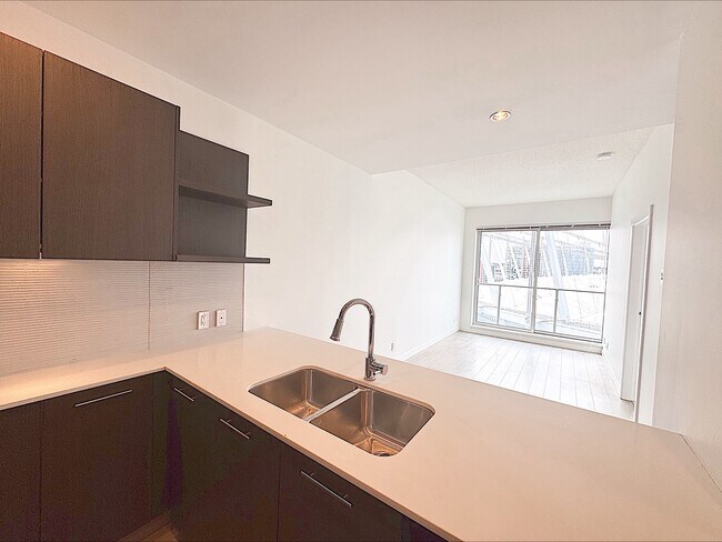 Photo du bâtiment - Centre West - 1815