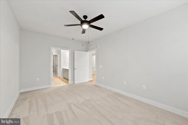 Foto del edificio - 2320 Field Point Rd