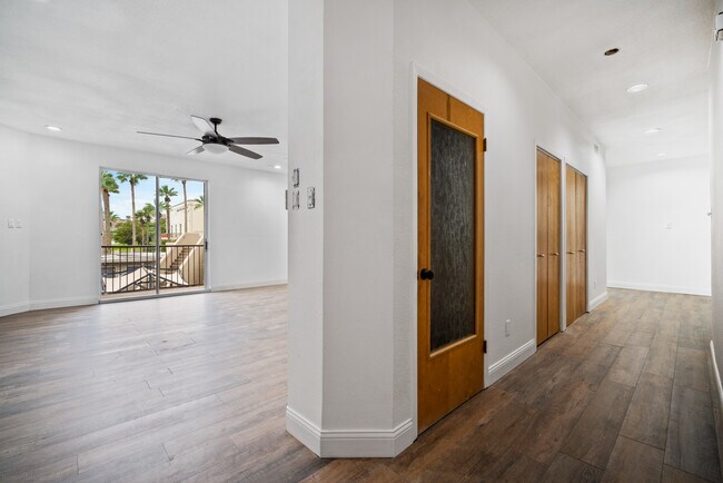 Building Photo - 502 S Chaparral St