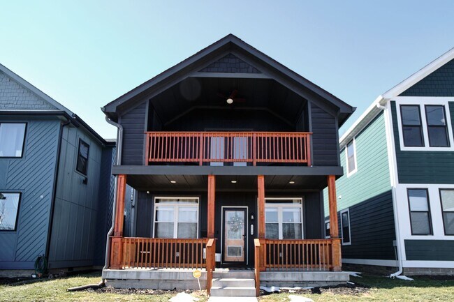 Building Photo - Modern 3BD/2BA located in downtown Indy!