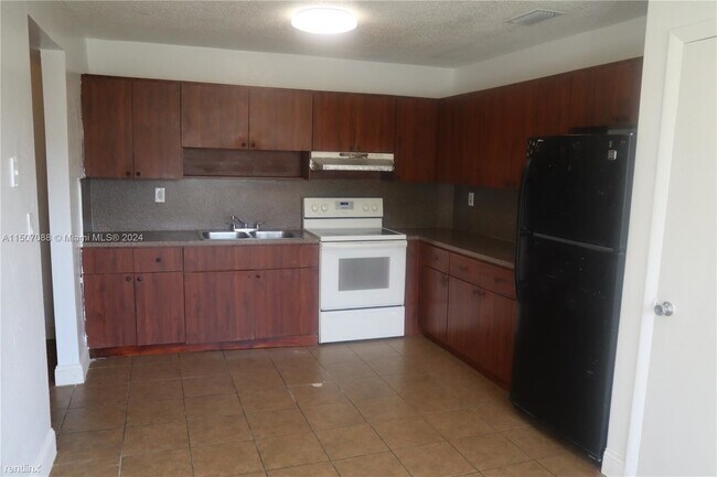 Building Photo - 3 br, 2 bath House - 1555 NE 148th St