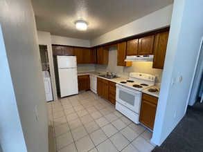 Building Photo - 1383 Red Tail Hawk Dr