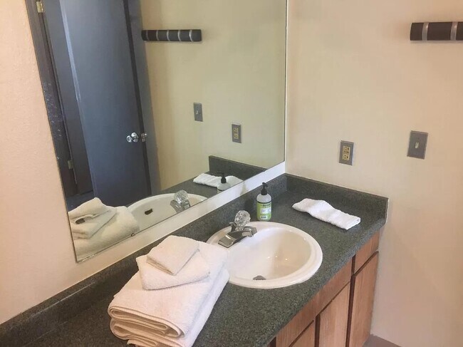 Foto del edificio - 2024 Goss St