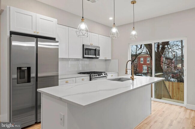 Foto del edificio - 1256 N Myrtlewood St
