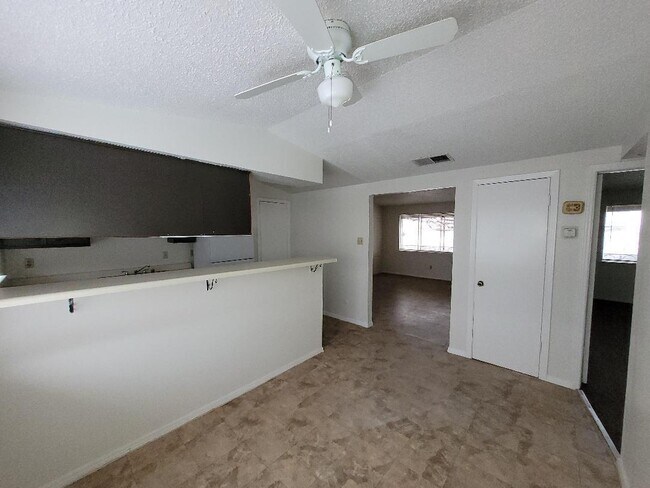 Building Photo - 5225 Carousel Dr