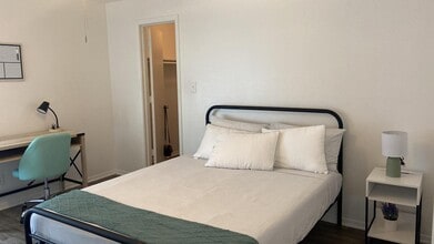 Building Photo - 106 Pimlico St