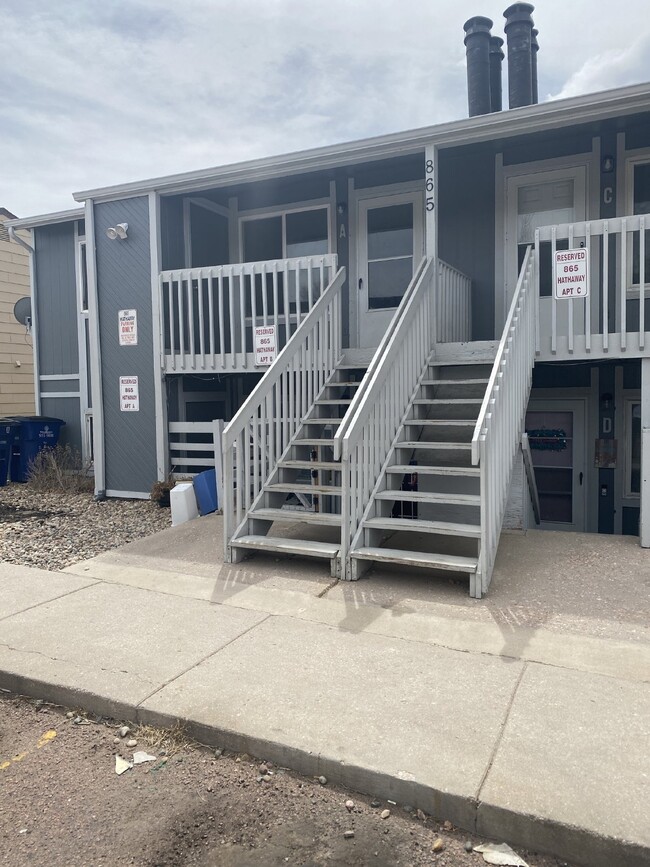 Building Photo - Newly renovated 2 bed/1 bath with views!