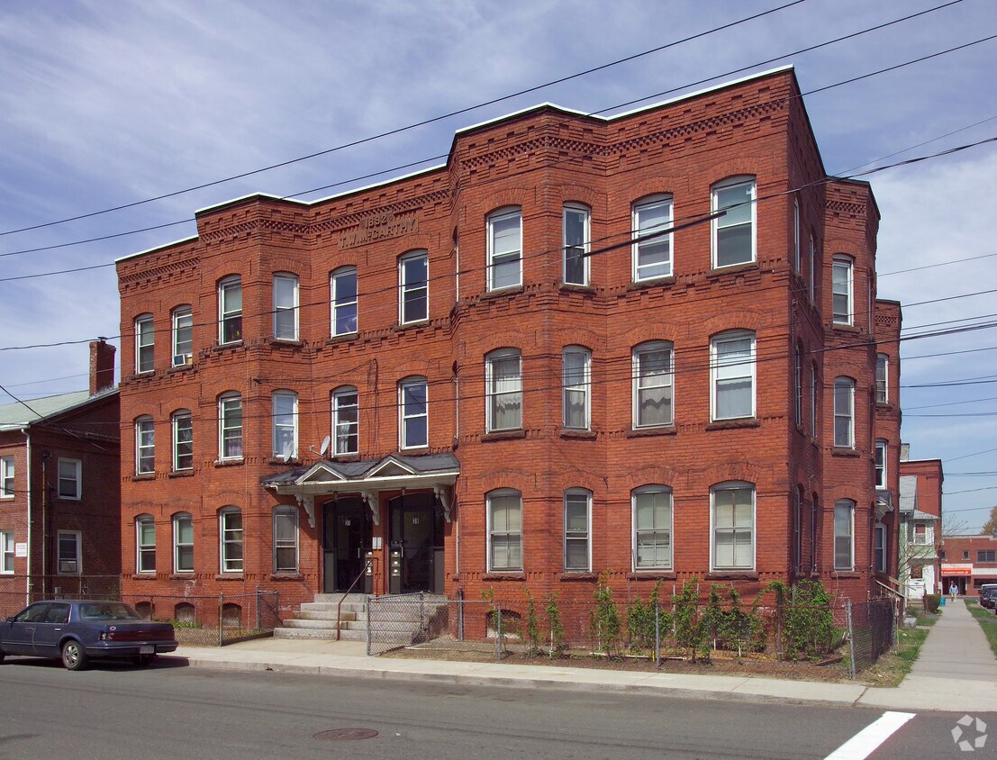 Building Photo - 37-39 School St